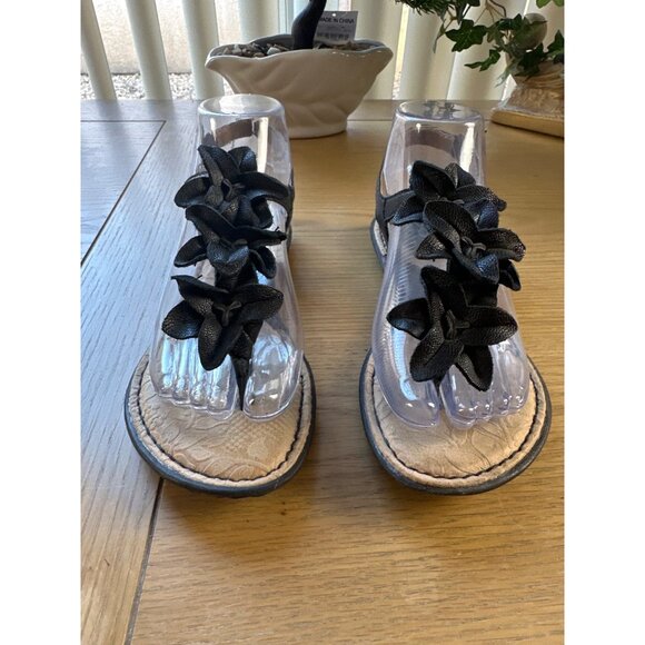 B.O.C. Size 6 Floral Sandals With Buckle Strap Slip On Comfortable Sandals Black - Picture 1 of 6